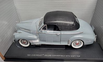 Chevrolet DeLuxe Convertible mit Softtop1941, grau, Eagle Collectibles 1:18