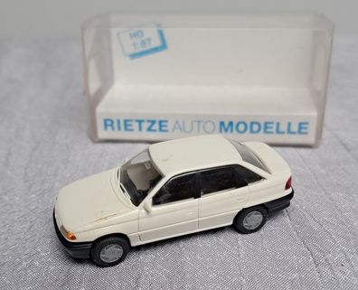 Opel Astra 4türer weiß, Rietze