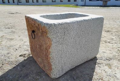 Granitbrunnen, Granittrog, Steintrog, Brunnentrog, Gartenbrunnen, Wassergrander
