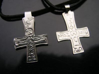 Replik von Byzantinisches Kreuz Anhänger aus Edelstahl mit Lederband