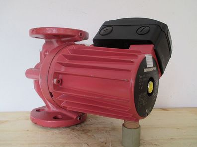 Grundfos Pumpe UPS 32 - 30 / F Heizungspumpe Umwälzpumpe 1 x 230 V P13/1348