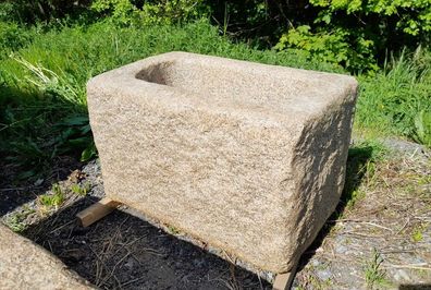 Brunnentrog, Granittrog, Granitbrunnen, Gartenbrunnen, Steintrog für Wasser