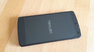LG Nexus 5 Google 16GB in schwarz mit Folie / ohne Branding / ohne Simlock