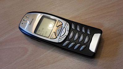 Nokia 6310i in Schwarz-gold mit Firmware 7.00 + Gutschein