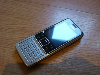 Nokia 6300 in silber "wie" neu und mit Gutschein !