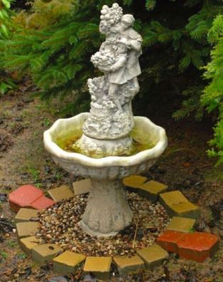 Casa Padrino Jugendstil Gartenbrunnen Kinder & Trauben Grau Ø 46 x H. 97 cm - Barock