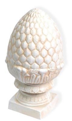 Casa Padrino Jugendstil Gusseisen Deko Ananas mit Sockel Weiß / Beige Ø 21,5 x H. 39