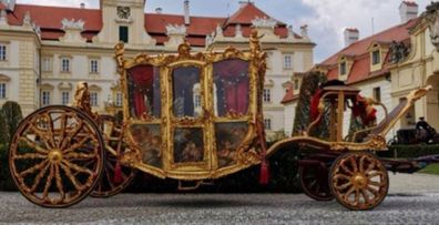 Casa Padrino Luxus Barock Königskutsche Naturfarben / Gold / Rot - Prunkvolle Pferde