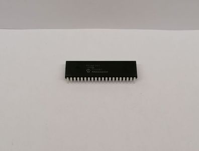 Microchip PIC16C74B-04/P 4Kx14 OTP 33I/O 4MHz DIP40