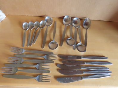 Besteck Konvolut Gabeln Messer Löffel Dessertgabel 22Tlg