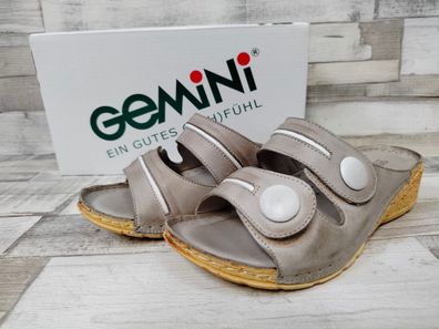 Gemini Damen Pantolette grau mit Zierknopf und zwei Klettverschlüsse