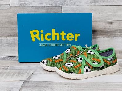 Richter Jungs Klett Hausschuh grün mit Fußball weiße Sohle