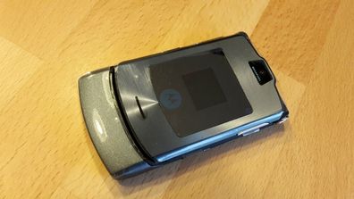 Motorola RAZR V3i Farbe grau / foliert / ohne Simlock / Klapphandy
