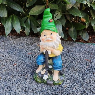 Gartenfigur Gartenzwerg sitzt auf einem Ast mit Axt 22 cm