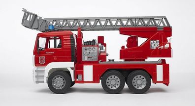 Bruder 02771 MAN Feuerwehr mit Drehleiter Wasserpumpe