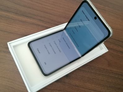 Samsung Galaxy Z Flip3 5G 256GB Cream / Weiß 36 Monate Gewähr