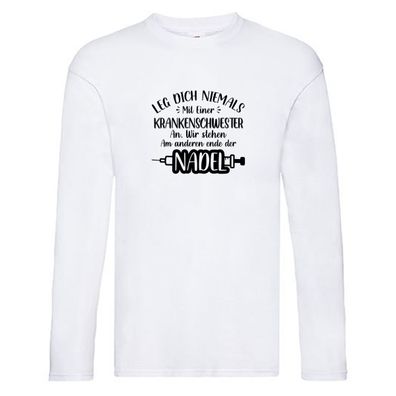Krankenschwestern am anderen Ende der Nadel | Spritze Long Sleeve Weiß