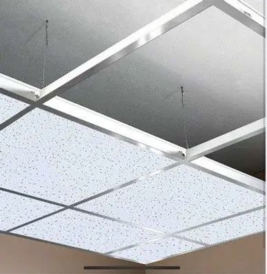 Komplette Rasterdecke, Set mit Platten und Aufhängesystem abgehängte Bürodecke