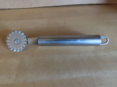 Teigrädchen Nudelrädchen Maultaschenrädchen mit Öse Perfecta Exklusiv