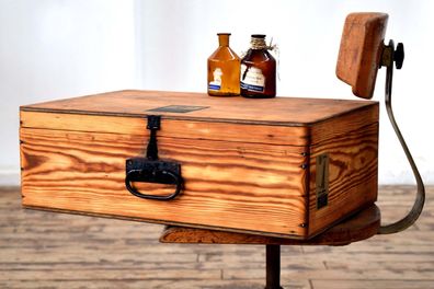 Kiste mit Deckel Truhe Antik Koffer Holz Alt Fabrik Vintage Shabby IndustrieDesign