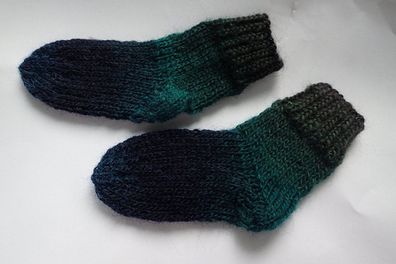 1 Paar hangestrickte Baby-Söckchen - Gr. 50/56