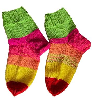 1 Paar hangestrickte Neon-Söckchen - Gr. 26/27