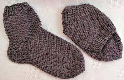 1 Paar handgestrickte dicke Kinder-Söckchen - Gr. 30/31