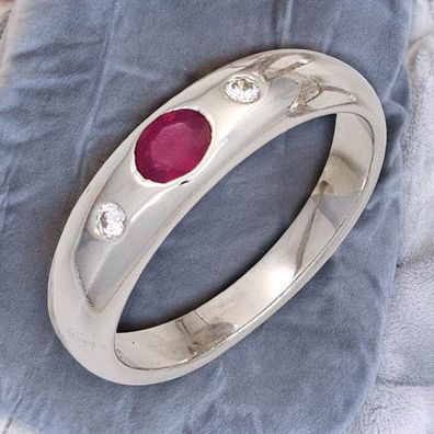 Damen Ring 925 Sterling Silber rhodiniert 1 Rubin rot 2 Zirkonia Silberring