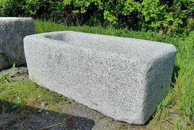 Granitbrunnen, Granittrog, Brunnentrog aus Granit, Gartenbrunnen, Steintrog