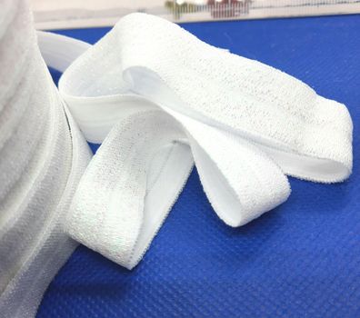 1m x 15mm Falzgummi elastisch Satinglanz Farbe Weiß mit Hologramm Glitzereffekt