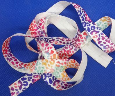 1m x 15mm Falzgummi Einfassband elastisch Satinglanz Weiß Leo Print Regenbogen