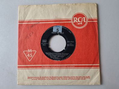 Elvis Presley - Treat Me Nice/ I Beg Of You/ All Shook Up 7'' Vinyl EP Germany