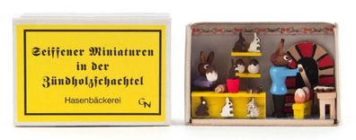 Zündholzschachtel Hasenbäckerei BxH = 5,5x4cm NEU Miniatur Holzfigur Sammelfigur