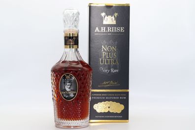 A. H. Riise Non Plus Ultra Rum 0,7 ltr