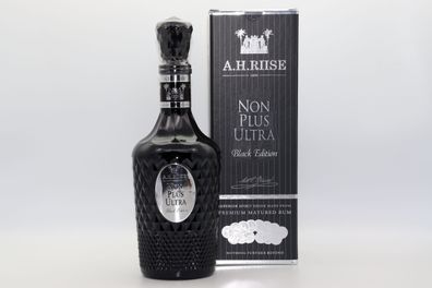 A. H. Riise Non Plus Ultra Black Edition 0,7 ltr