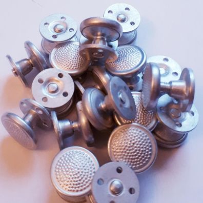 DDR NVA Schraubknöpfe 16 mm