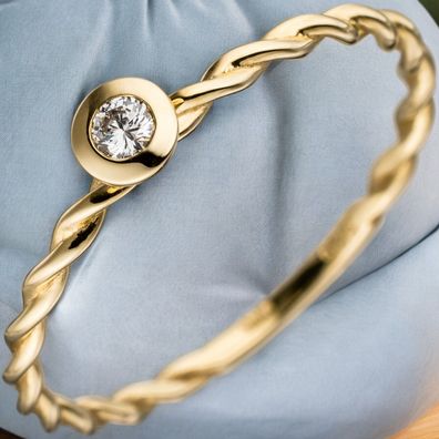 Damen Ring gedreht 585 Gold Gelbgold 1 Diamant Brillant 0,05ct. Goldring
