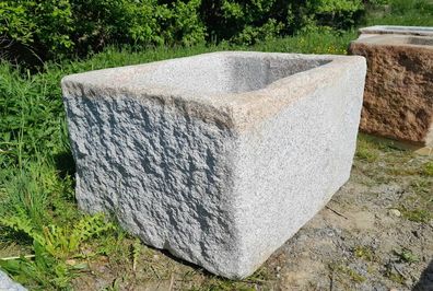 Natursteinbrunnen aus Granit, Granitbrunnen, Granitwassergrand, Granitgrander