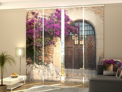 Fotogardine 1-4 tlg. "Alte Wand mit lila Blumen" Schiebegardine mit Architektur