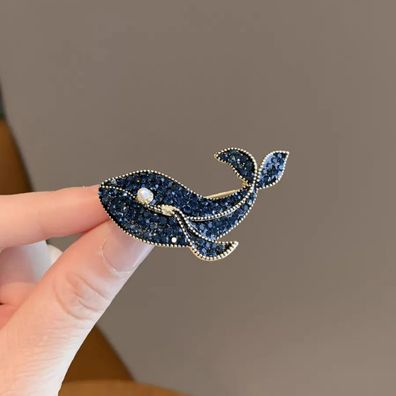 Brosche Damen Wal Pin Handgemacht Boho Schmuck Geschenk mit blauen Labordiamanten