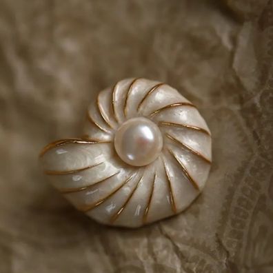 Vintage Brosche Damen - Muschelbrosche & Perle, schimmernder Boho-Pin, Geschenk