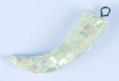 Anhänger "Zahn" - mit hellem Perlmutt belegt - 50 x 12 mm