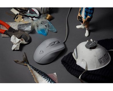 Gaming + Artists Maus Castor Shark Fin
