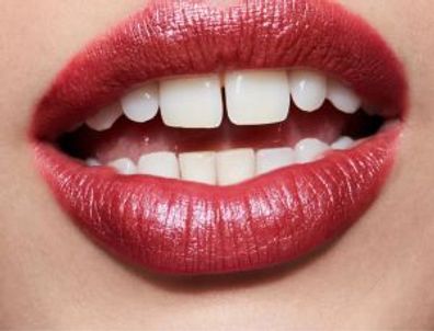 AVON Ultra Shimmer Lippenstift Scarlet Starlet