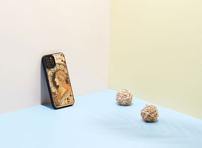 MAN&amp; OOD Hülle für iPhone 12/12 Pro Sternzeichen schwarz