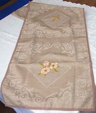 handgesticktes weihnachtliches Tischband "Christrose" - Unikat