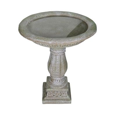 Vogelbadbrunnen aus Beton mit geschnitztem Sockel (ohne Vogel) 60,5 cm H x 51 cm D