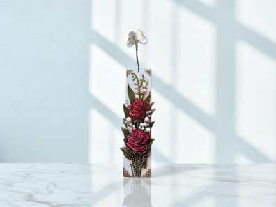 Handgefertigtes Lesezeichen mit Rosenmotiv - verziert mit funkelnden Strasssteinen