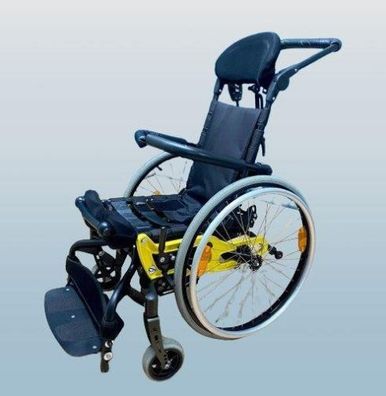 LifeStand Kid Rollstuhl mit elektrischer Aufricht- & Stehfunktion • SB 32 cm