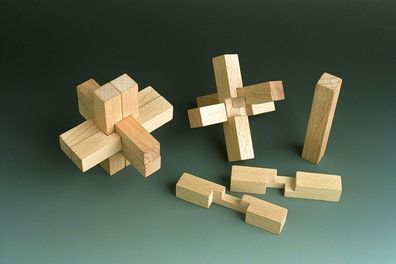 Holzspielzeug Gordischer Knoten BxH 8x8cm NEU Geduldsspiel Knobelspiel Denkspiel